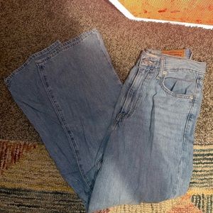 Levi light washed jeans